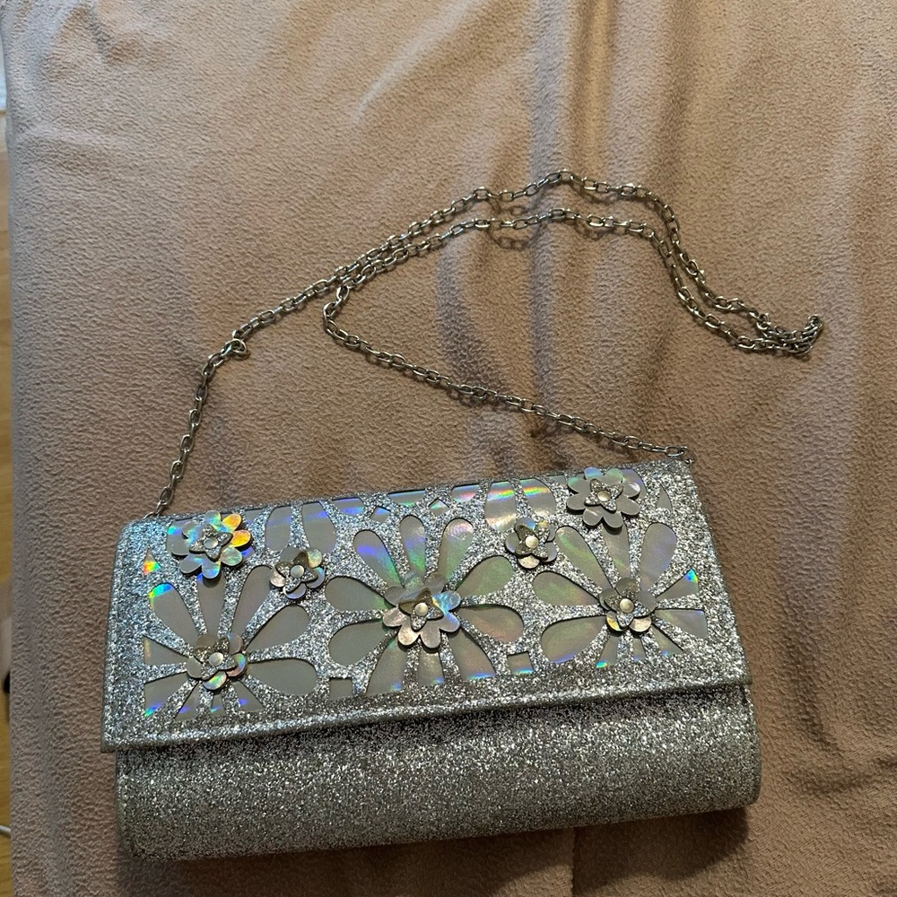 Elegant Silver Floral Clutch with Chain Strap